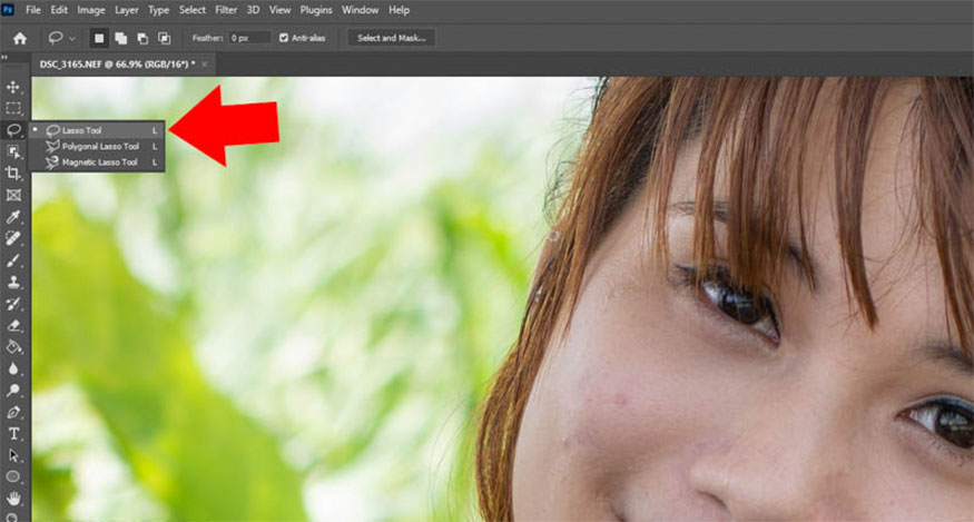 chọn Lasso Tool hoặc nhấn phím tắt Shift+L