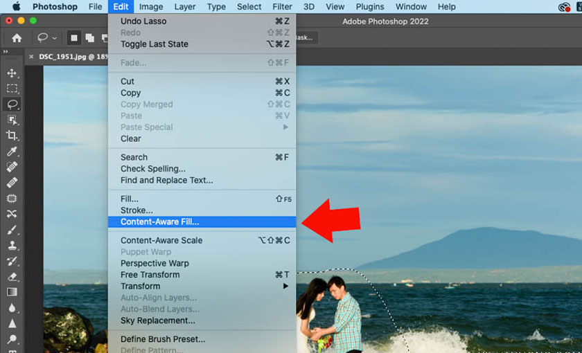 chọn Content Aware Fill.