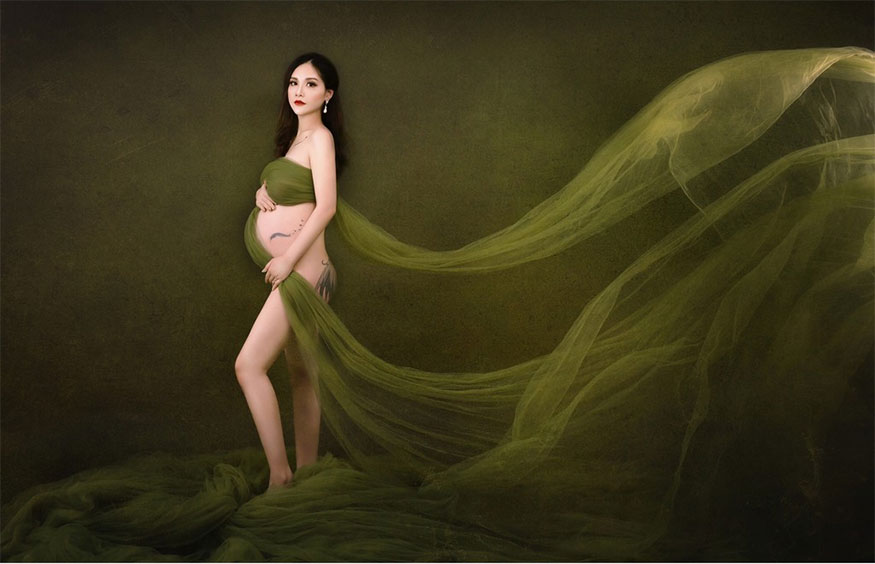 Chụp ảnh bầu với tấm vải lụa