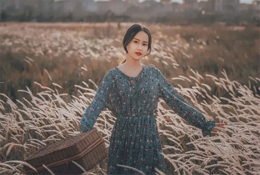 Tạo dáng dang tay dễ thương 