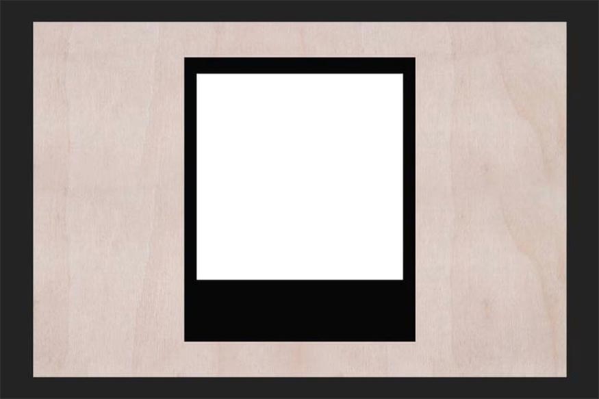 di chuyển mẫu phim Polaroid thứ hai lên 65px trong khi giữ phím Shift.