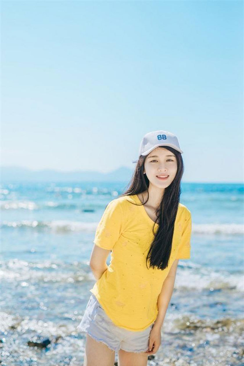 nghiêng người chụp ảnh biển
