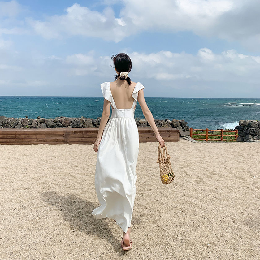 tạo dáng cùng trang phục phụ kiện