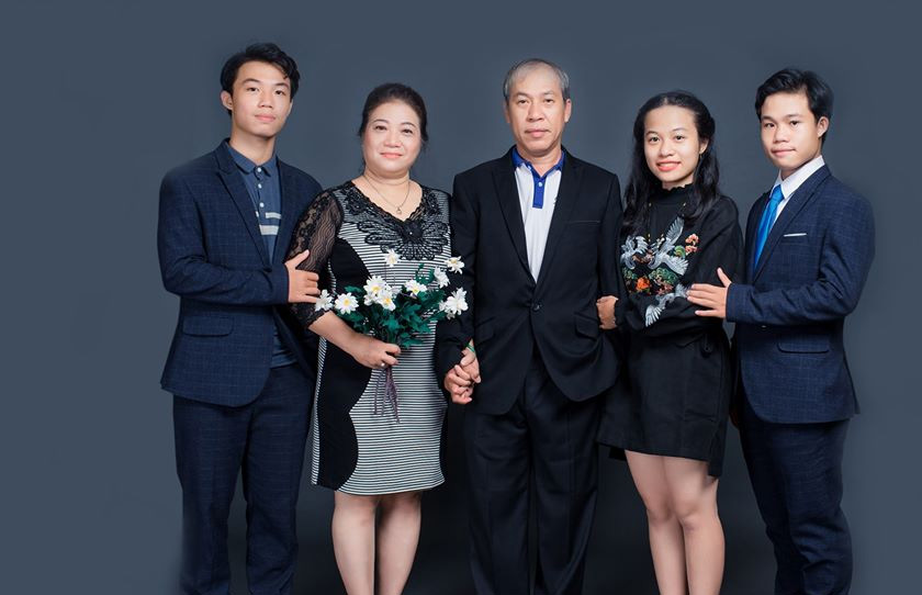 Tạo dáng chụp ảnh gia đình theo phong cách hàn quốc